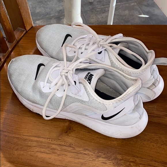 Nike white sneakers size 10 - Picture 2 of 3